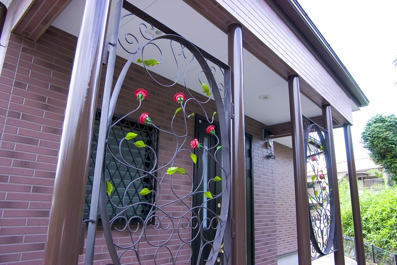 クラシカルエレガント　ロートアイアンのある家 画像